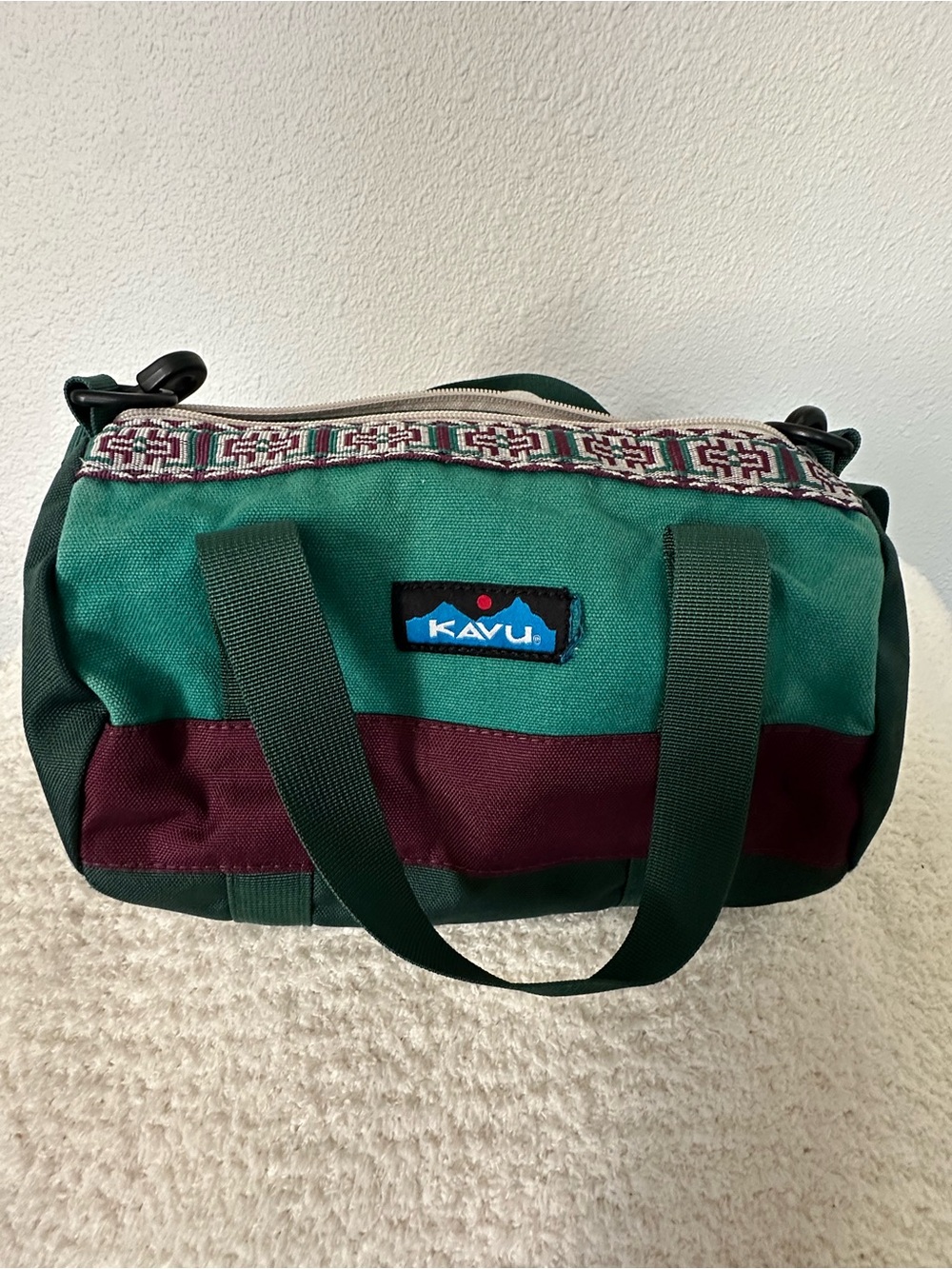 Kavu Green & Burgundy Patterned Trim Travel Tote